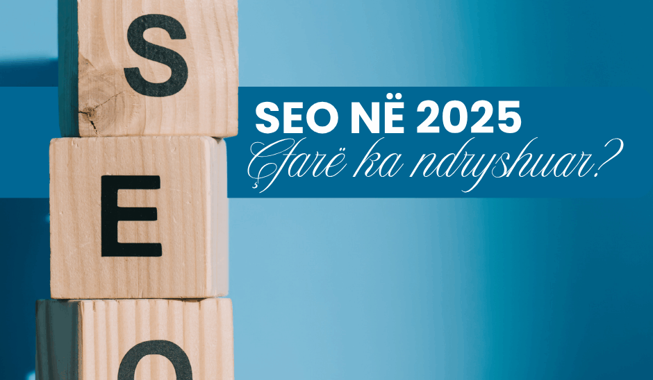 Blloqe druri që formojnë fjalën SEO mbi një sfond blu, me tekstin: 'SEO në 2025 – Çfarë ka ndryshuar?' dhe logon e digitaleuphoria.al poshtë.